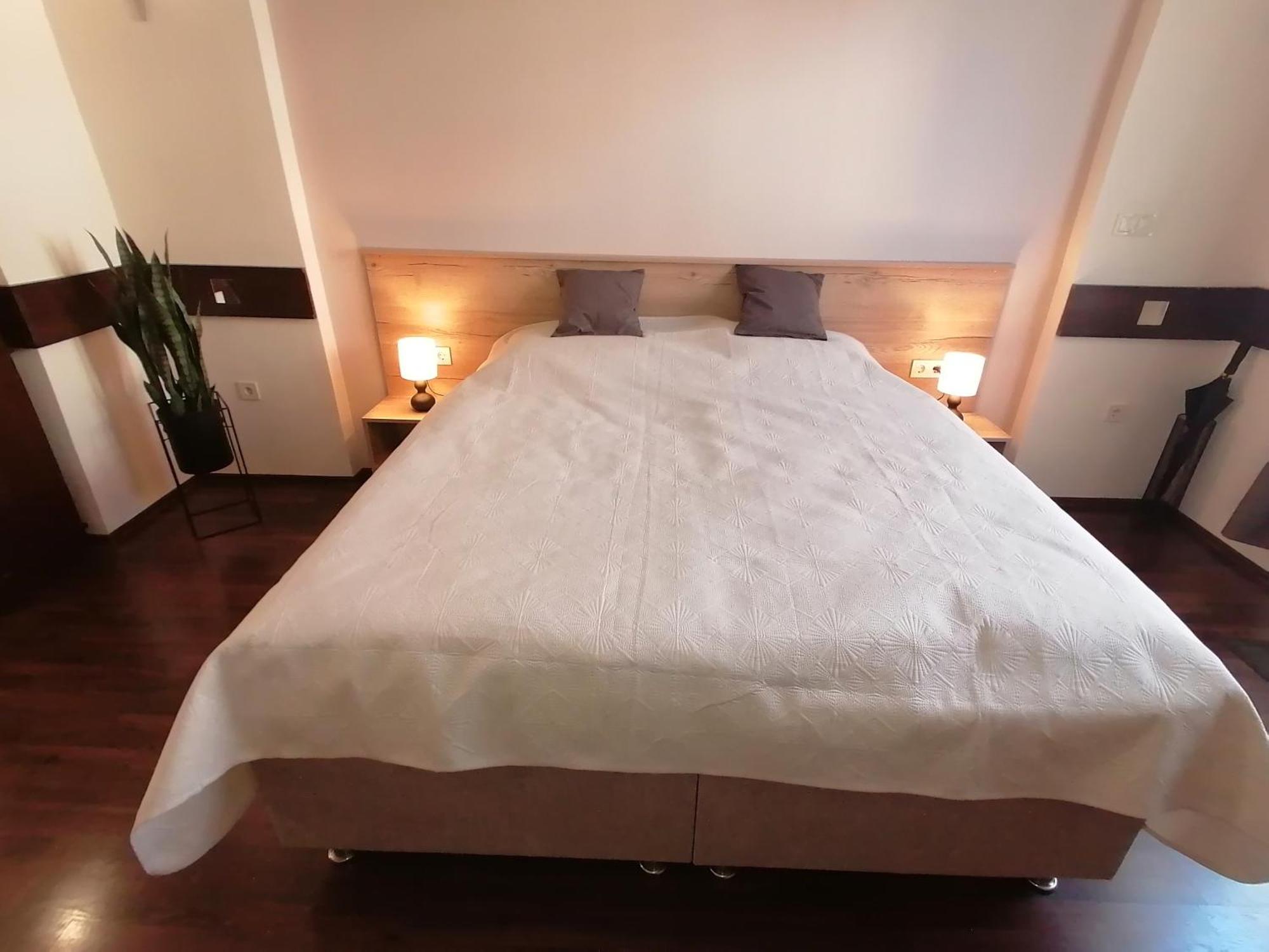 Mohacs Korona Apartman Zewnętrze zdjęcie